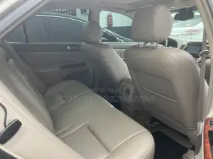 2003 Toyota Camry XLE V6 Sedan - Zinariya