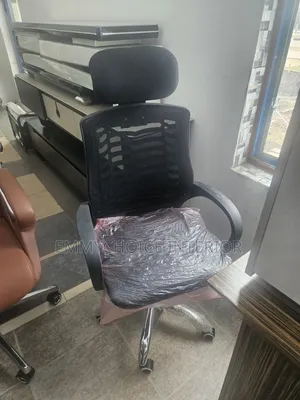 Executive Office Swivel Chair with Headrest and Lumbar Support
