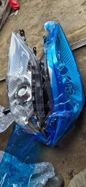 Toyota Sienna 2012 Headlight