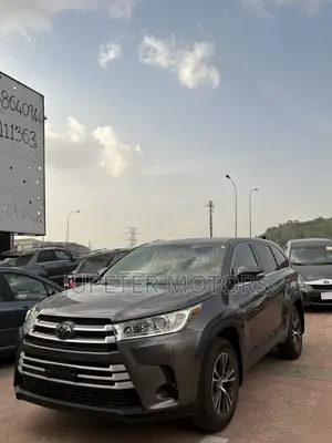 2019 Toyota Highlander LE Gray
