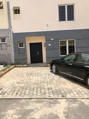Wurin Zama Mai Dakuna 4 da Aka Shirya (Furnished Townhouse/Terrace) don Hayar a Brains and Hammers, Life Camp