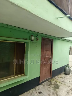 Ofishin Dakuna 3 Don Hayarwa Kusa da Toyin Street