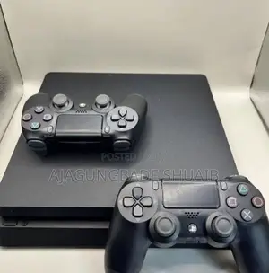 PS4 Slim Console tare da 2 Controllers & 7 Wasanni