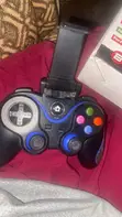 V8 Wireless Bluetooth Gamepad with Phone Holder - 2