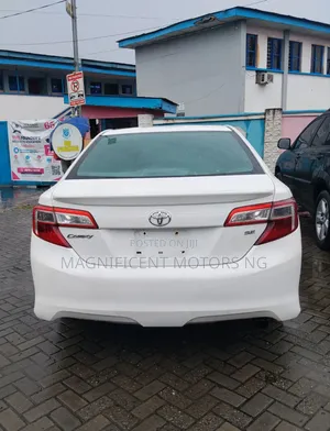 2012 Toyota Camry SE Sedan