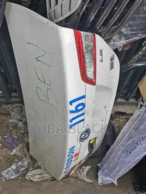Cikakken Boot Toyota Camry 2012
