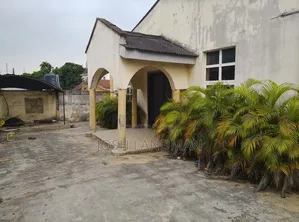 Babban Warehouse Don Sawa a Berger
