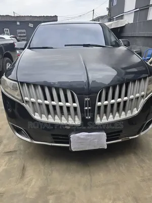 2011 Lincoln MKT Black