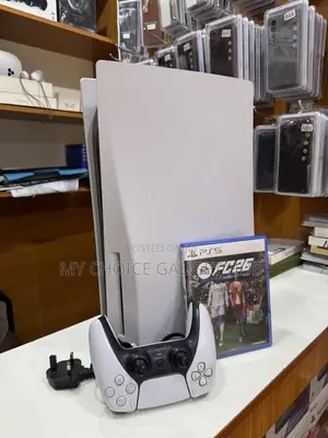 PS5 Fat Console tare da Pad Daya da FC24 Disc