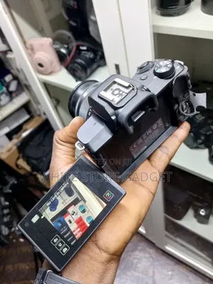 Canon EOS M50