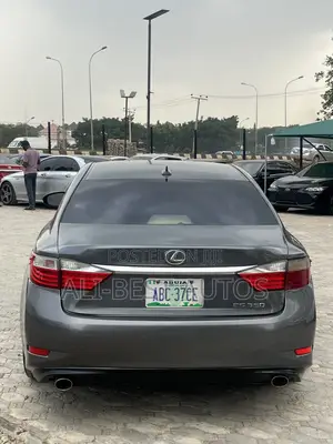 2010 Lexus ES 350 Sedan - Gray