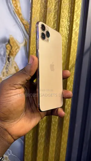 Apple iPhone 11 Pro Max 64GB Gold