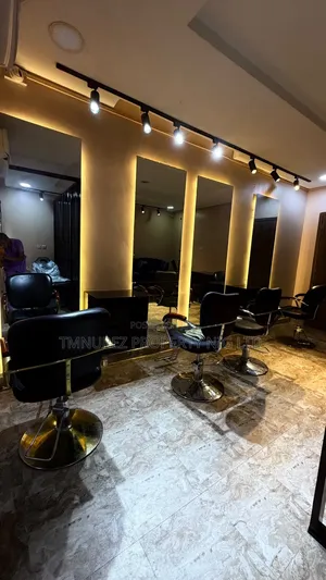 Wurin Siyarwa/Salon Don Hayarwa - Oniru, Lekki