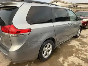 Toyota Sienna 2014 Silver