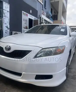 Toyota Camry 2008 Sport - Fari