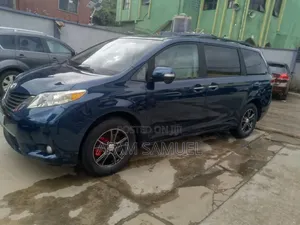 Toyota Sienna XLE 2011 Blue
