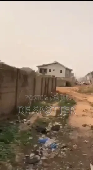 Distress Sale: 650sqm Fenced Land with Gate, Premier Layout, Enugu