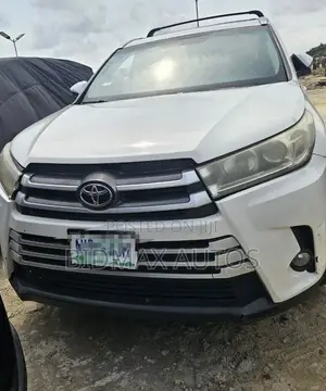 2016 Toyota Highlander Limited Platinum V6 4x2 Fari
