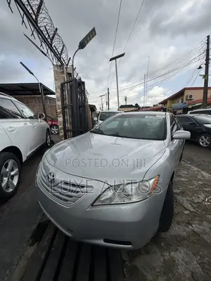 Toyota Camry LE 2010 Launi Azurfa