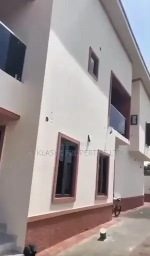 Furnished 5-Bedroom Luxury Duplex tare da BQ a Benin City