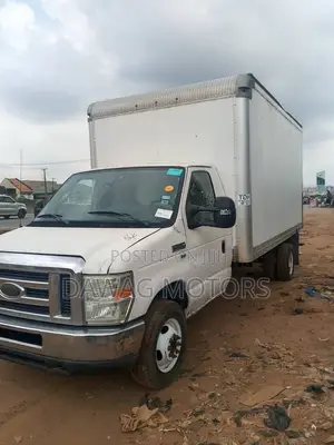 2014 Ford E-450 Box Truck