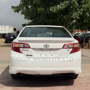 Toyota Camry SE 2014 Mai Amfani Daga Ƙasashen Waje