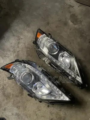 Lexus ES350 Headlight (2015)