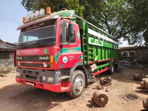 DAF 85 CF Mai Shararren Jikin Budadden Motar Kaya