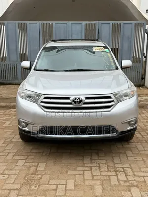 Toyota Highlander SE 2012