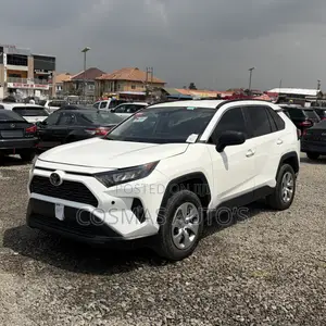 Toyota RAV4 LE SUV 2021