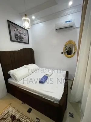 Mai Dadi 1-Bedroom Apartment don Short Let a Chevron, Lekki