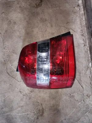 Tushen Fitila na Toyota Highlander 2005 (Na Biyu)