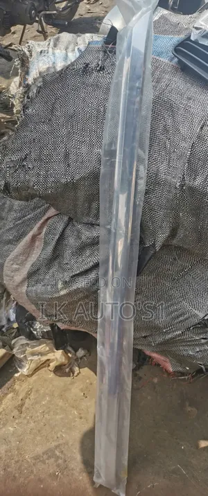 Sabon Bumper Na Baya Chrome Don Toyota Highlander 2012