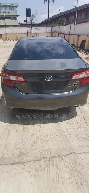 Toyota Camry SE 3.5L V6 Baka 2014