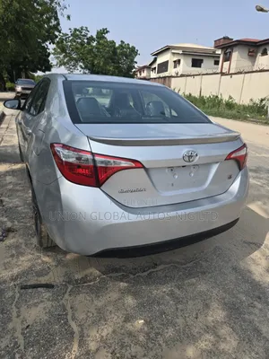 Toyota Corolla 2017 SE - Launin Azurfa