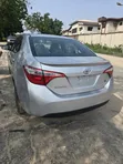 Toyota Corolla 2017 SE - Launin Azurfa - 1