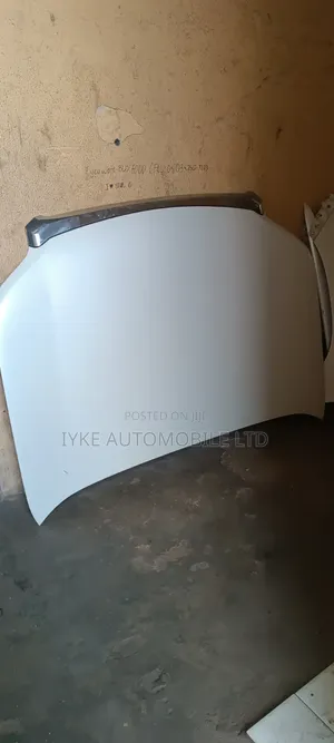 Bonnet na Land Cruiser Prado 2014