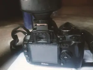 Kyamaran Nikon D90 tare da Fitilar Waje