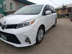 Toyota Sienna XLE FWD 8-Fara-wuri 2013 Fari