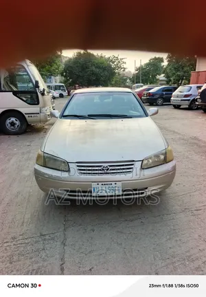 Toyota Camry CE Sedan ta 2000