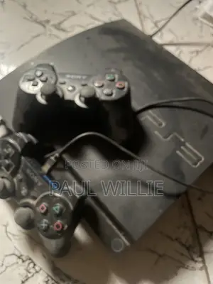 Amfani da PS3 Console tare da 2 Original Controllers