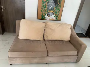 Sofar Couch Mai Zama Biyu Mai Kyau