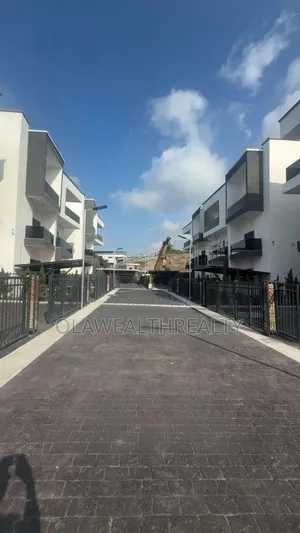 Gidan Triplex Mai Dakuna 6 Don Siyarwa a Katampe Extension, Abuja