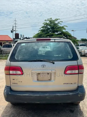 Toyota Sienna 2003 Zinariya