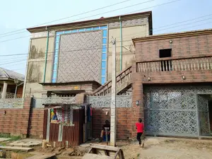 Gidan Baki Mai Dakuna 30 Don Siyarwa a Ikotun, Legas