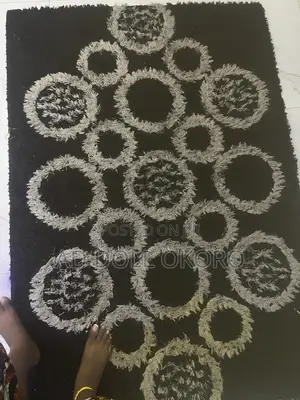 White and Black Fur Rug (5x4 ft)