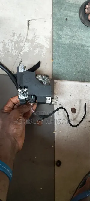 Mercedes-Benz Battery Current Limiter & Negative Sensor (Used)