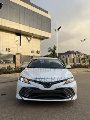 Toyota Camry LE FWD 2.5L Farar 2018