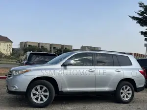 Toyota Highlander SE 2012 Silver