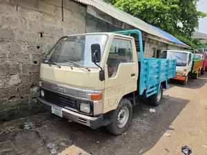 Toyota Dyna 100 Babban Jirgin Kasa